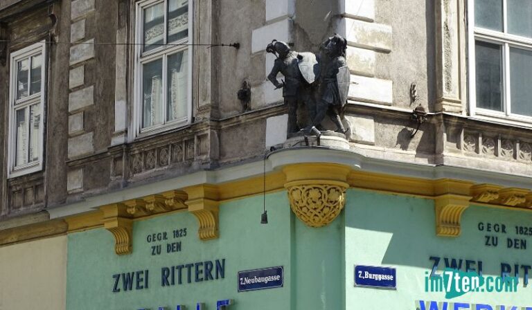 Das Haus zu den zwei Rittern befindet sich in der Burgasse Ecke Neubaugasse und ist ein bekannter Wiener Schildname für ein Haus.